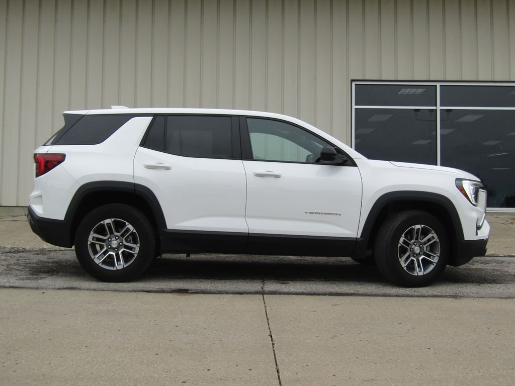 Used 2025 White GMC Elevation image 2