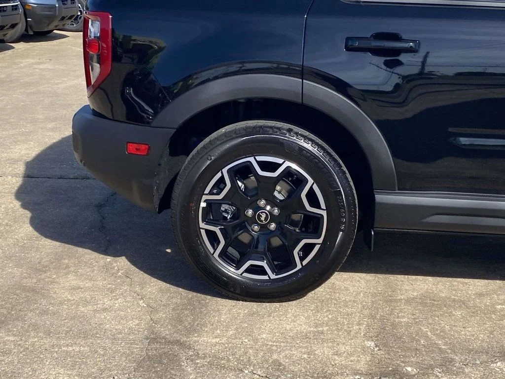 New 2025 Shadow Black Ford Outer Banks® image 7