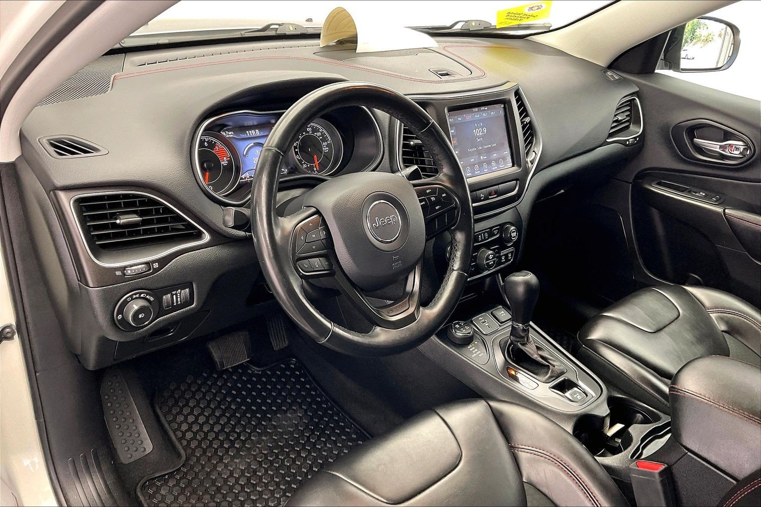 Used 2019 Pearl White Pearlcoat Jeep Trailhawk image 14