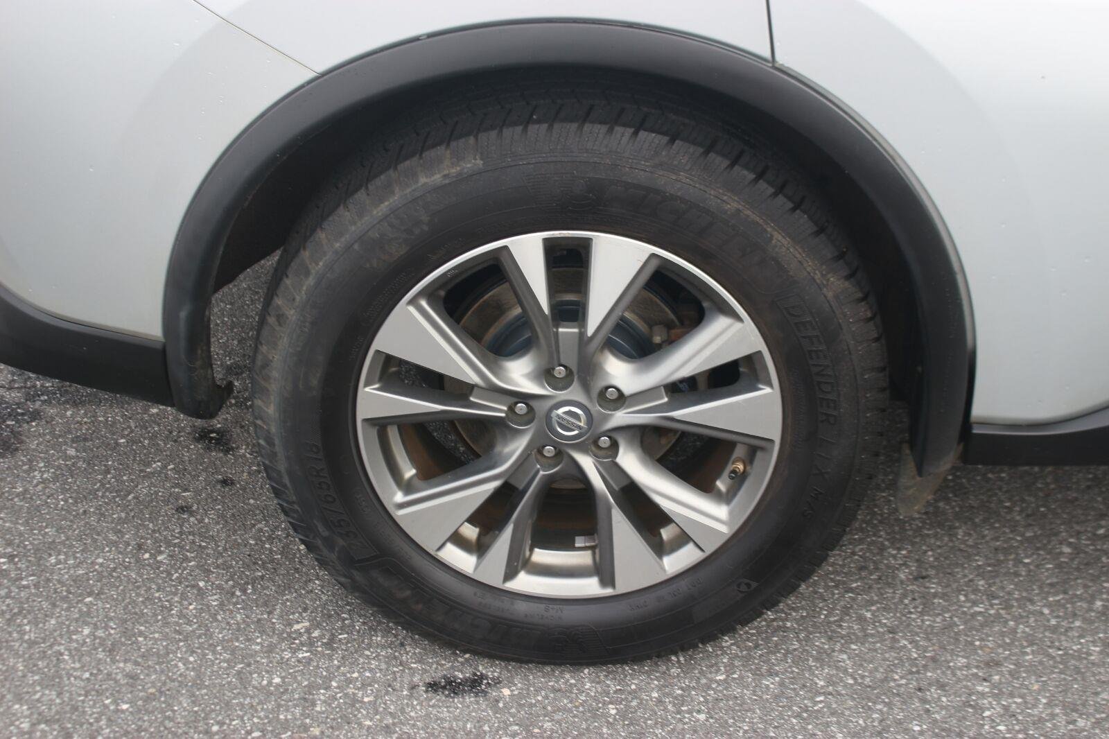 Used 2018 Silver Nissan SV image 33