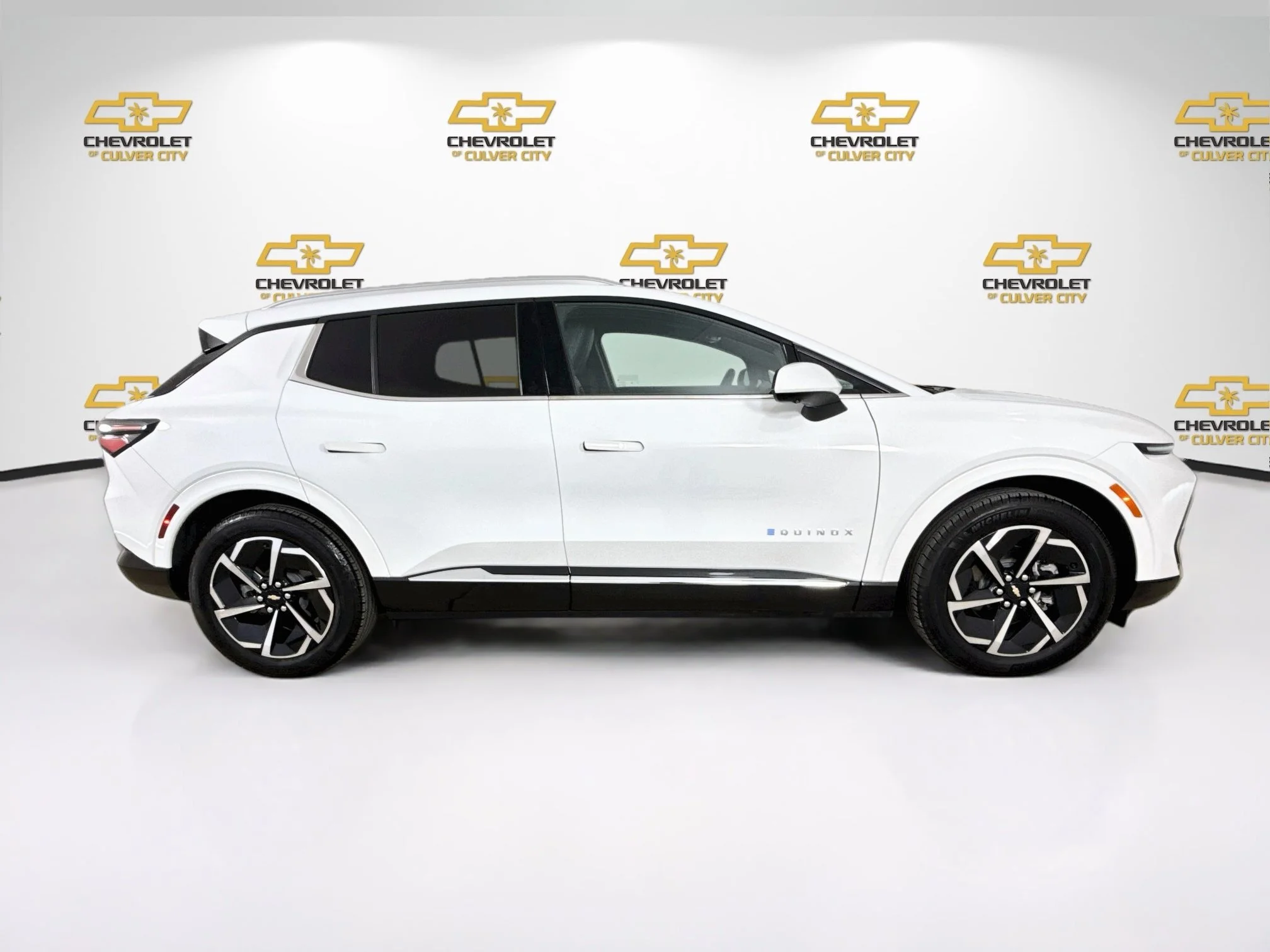Used 2025 Summit White Chevrolet LT image 9
