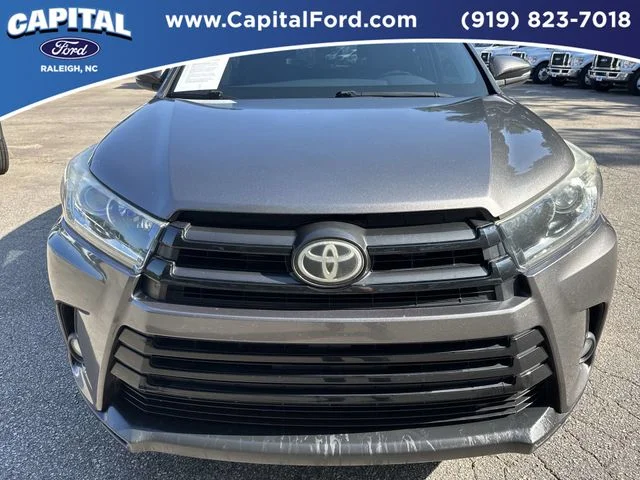 Used 2017 Gray Toyota SE image 10