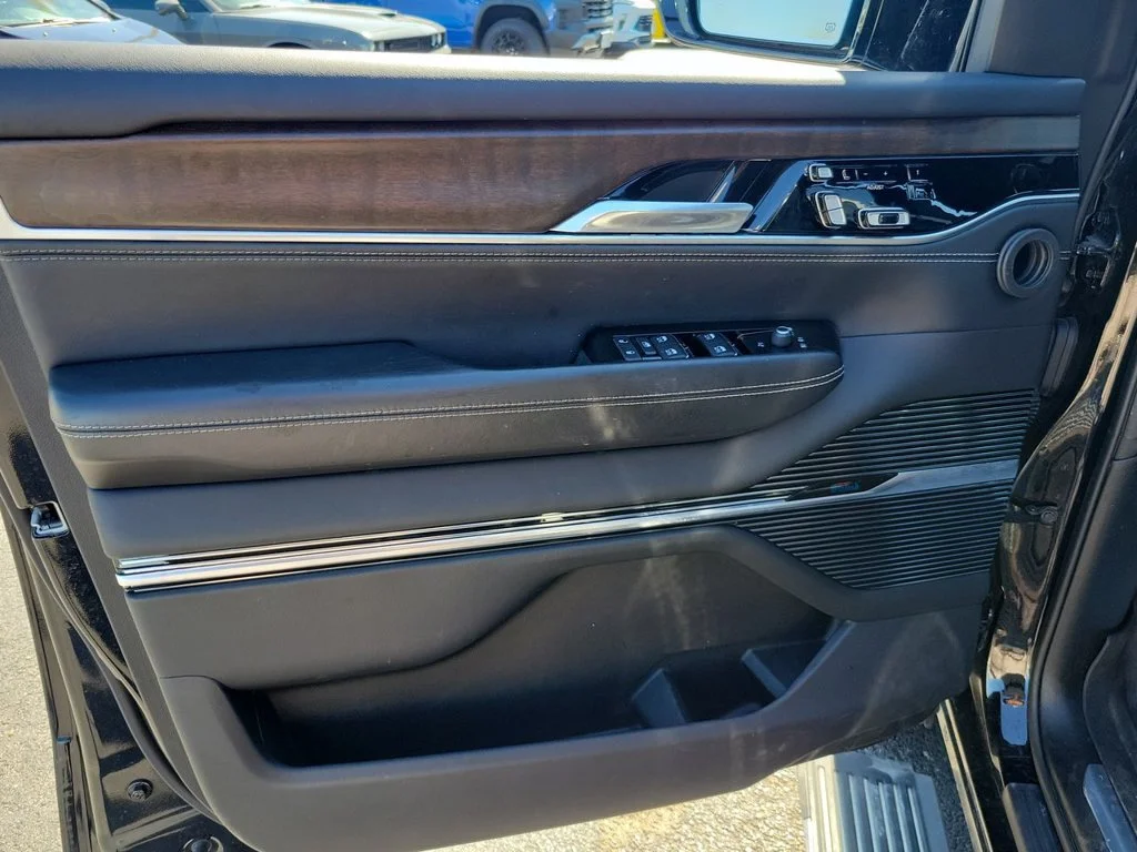 2022 Jeep Grand Wagoneer Series II - Photo 23