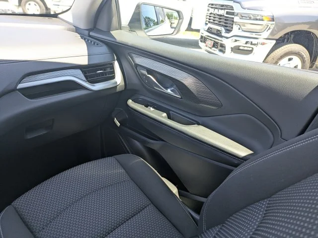 Used 2024 White GMC SLE image 17