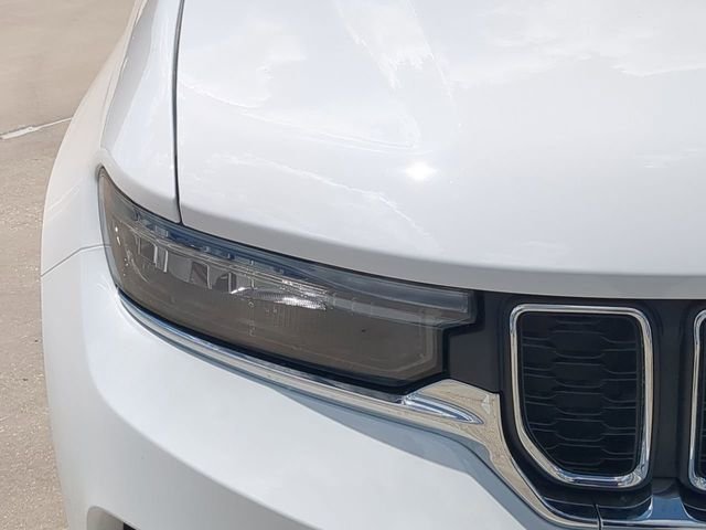 New 2026 Bright White Clear-Coat Exterior Paint Jeep Laredo X image 10
