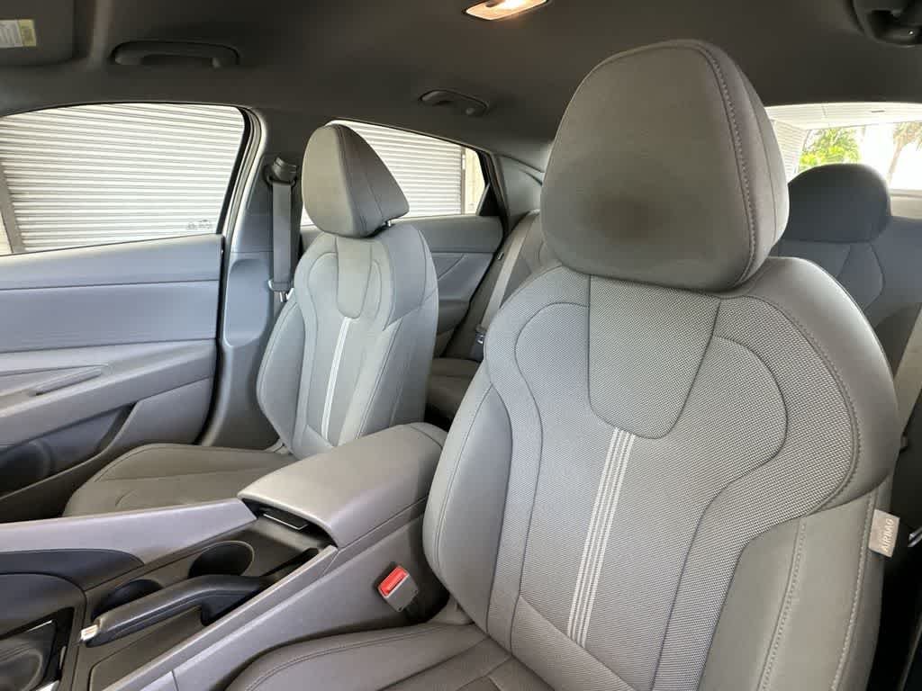 Used 2024 Fluid Metal Hyundai SE image 14