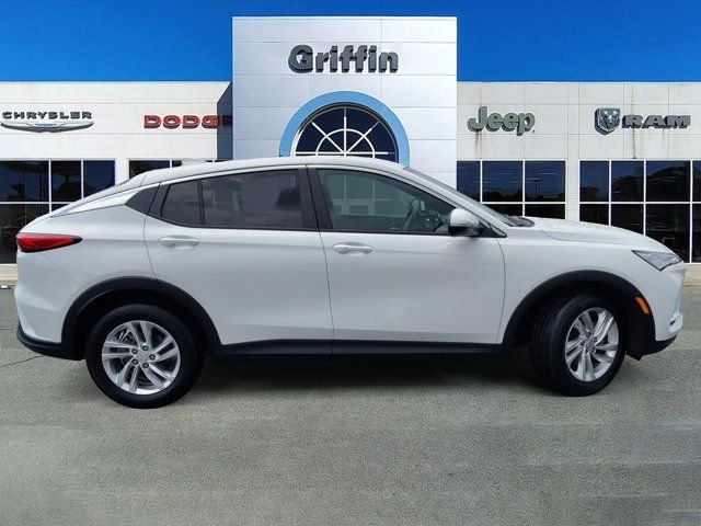 Used 2025 White Buick Preferred image 3