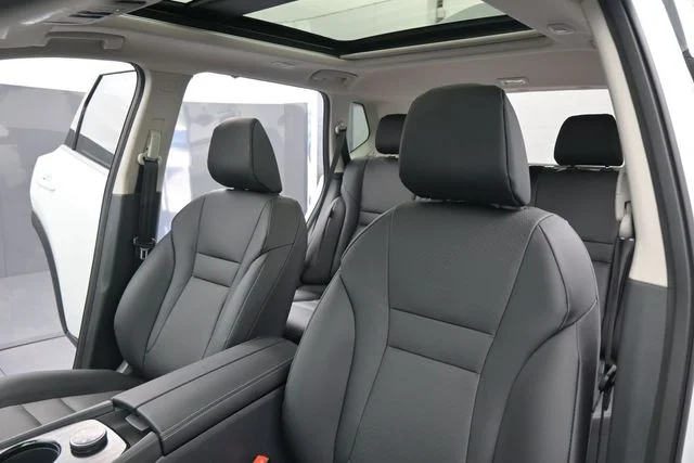 New 2026 Everest White Pearl TriCoat Nissan Dark Armor™ image 30