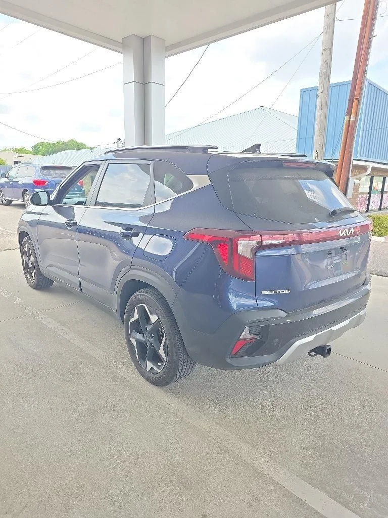 Used 2024 Blue Kia EX image 3