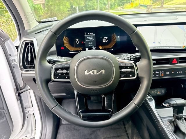 Used 2025 White Kia S image 14