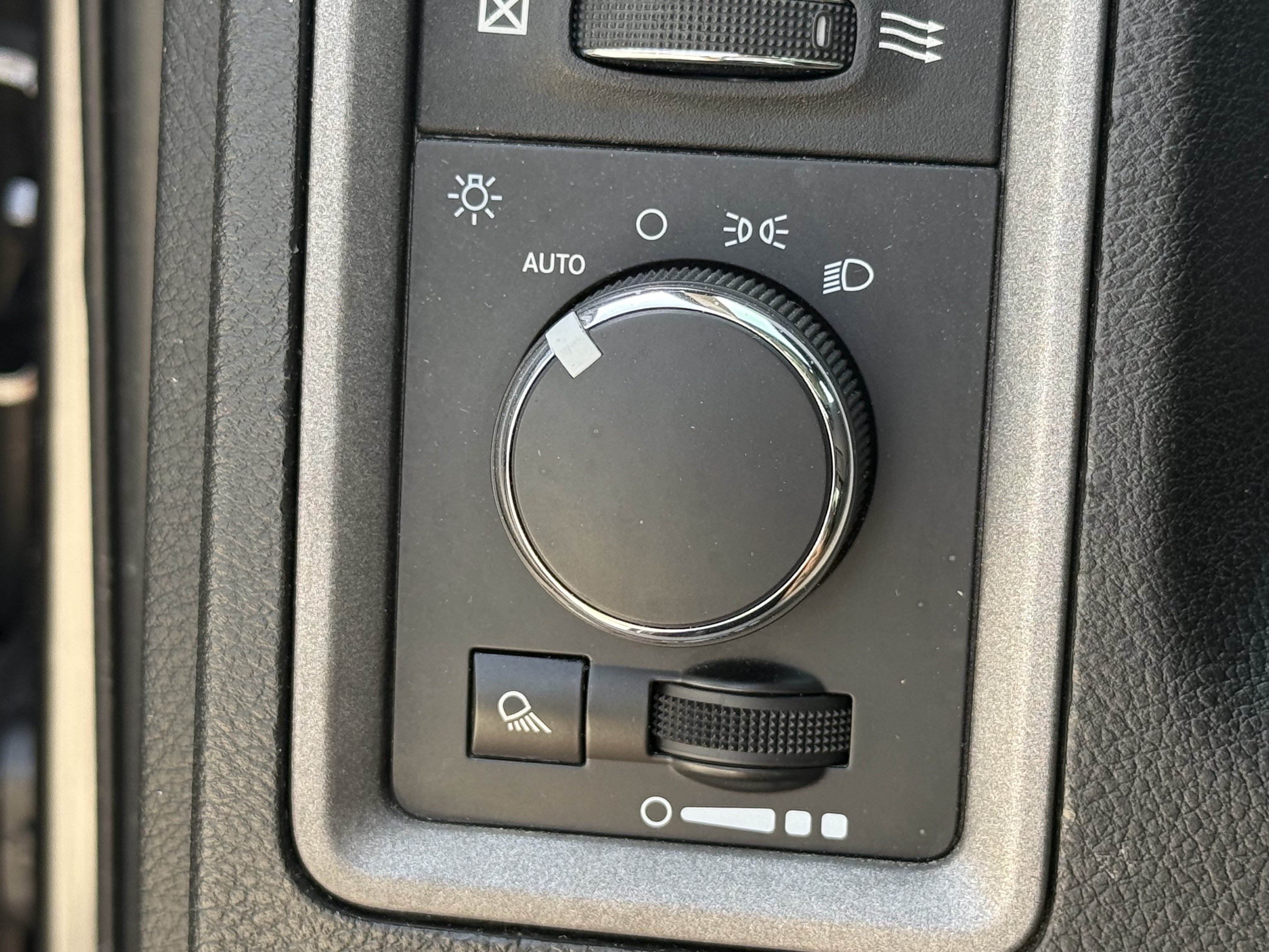 Used 2019 Granite Crystal Metallic Clearcoat Ram Tradesman image 23