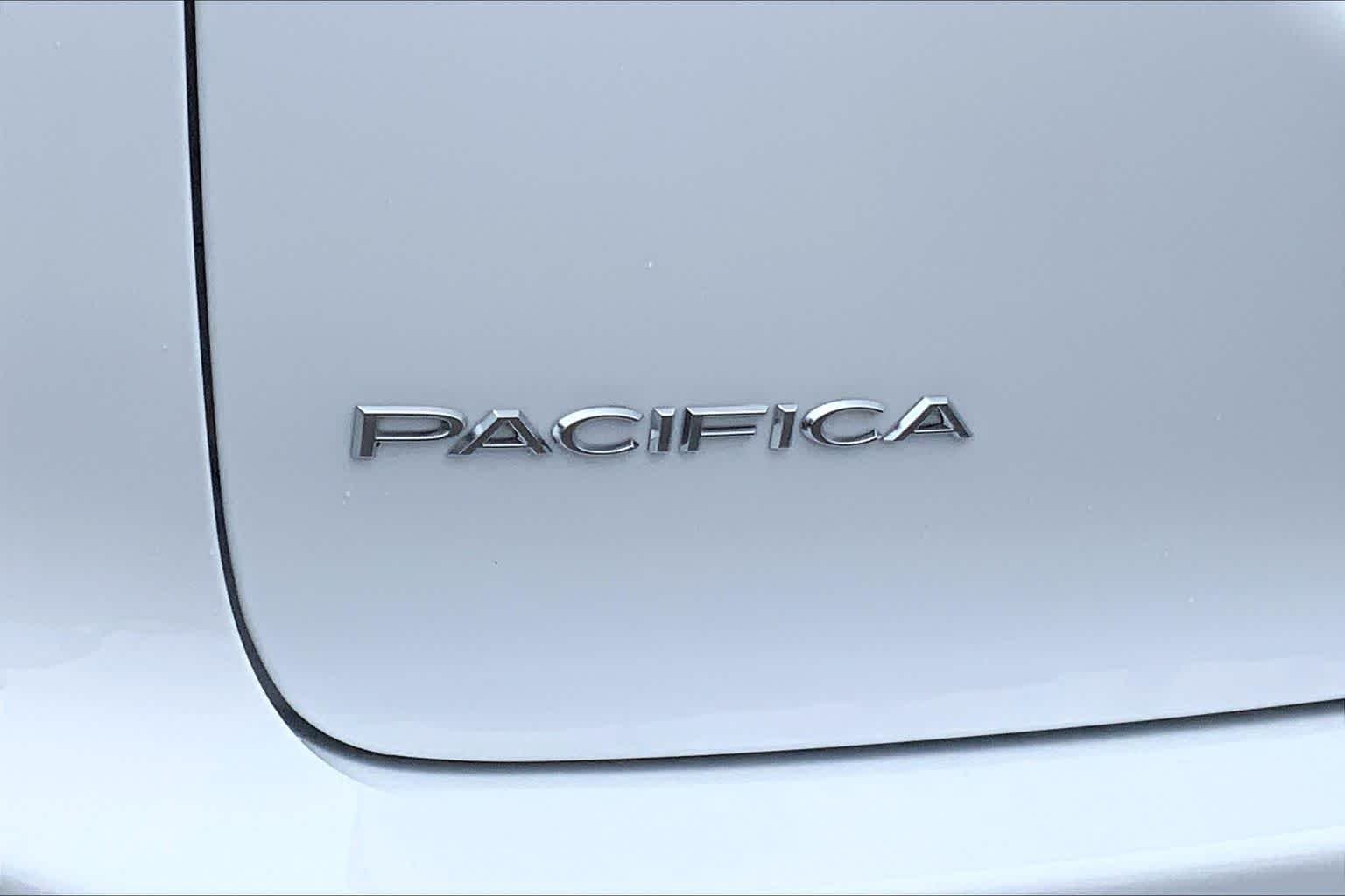New 2026 Bright White Clear-Coat Exterior Paint Chrysler Pinnacle image 14