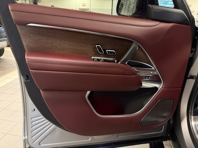 Used 2025 Silver Land Rover Autobiography image 18