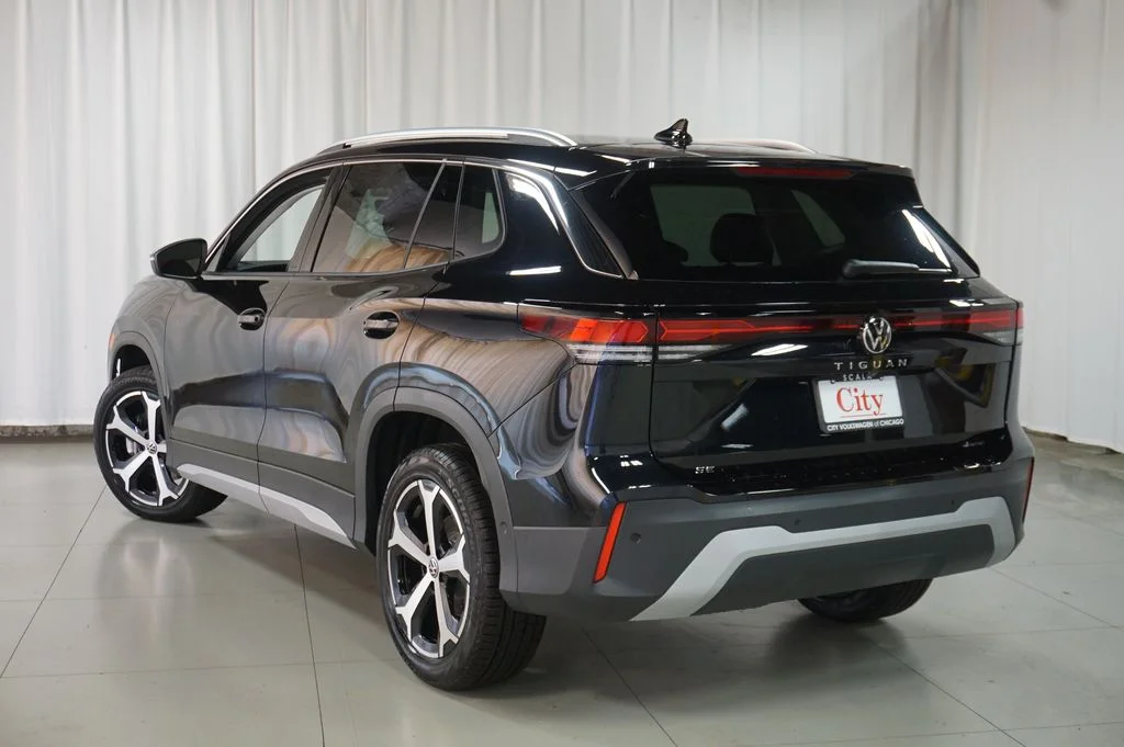 New 2026 Deep Black Volkswagen SE image 7