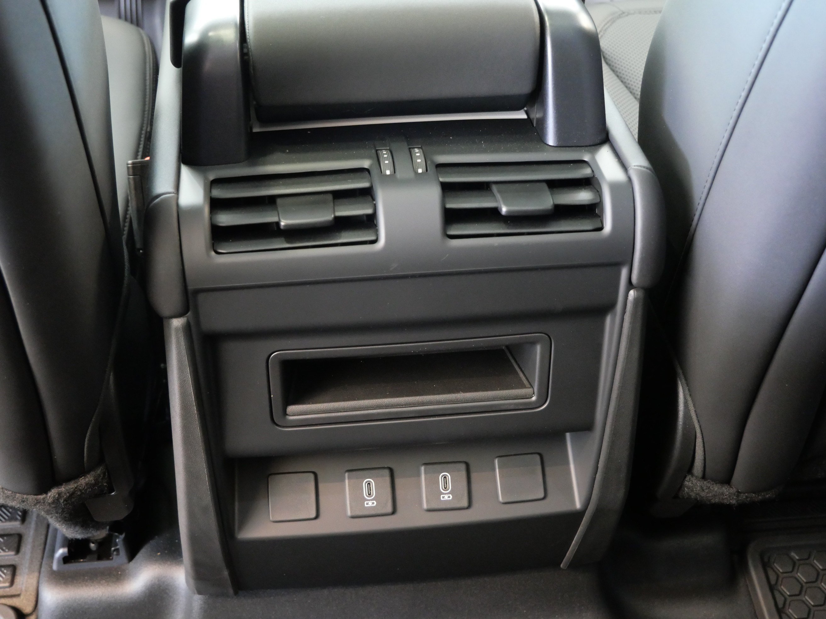 New 2026 Woolstone Green Land Rover S image 8