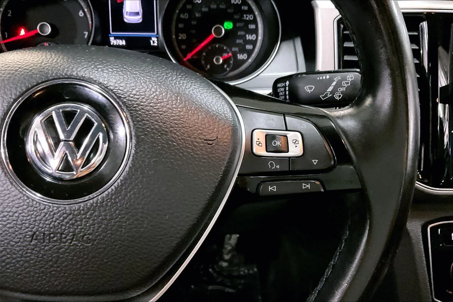 Used 2018 Deep Black Pearl Volkswagen 3.6L V6 SEL image 25