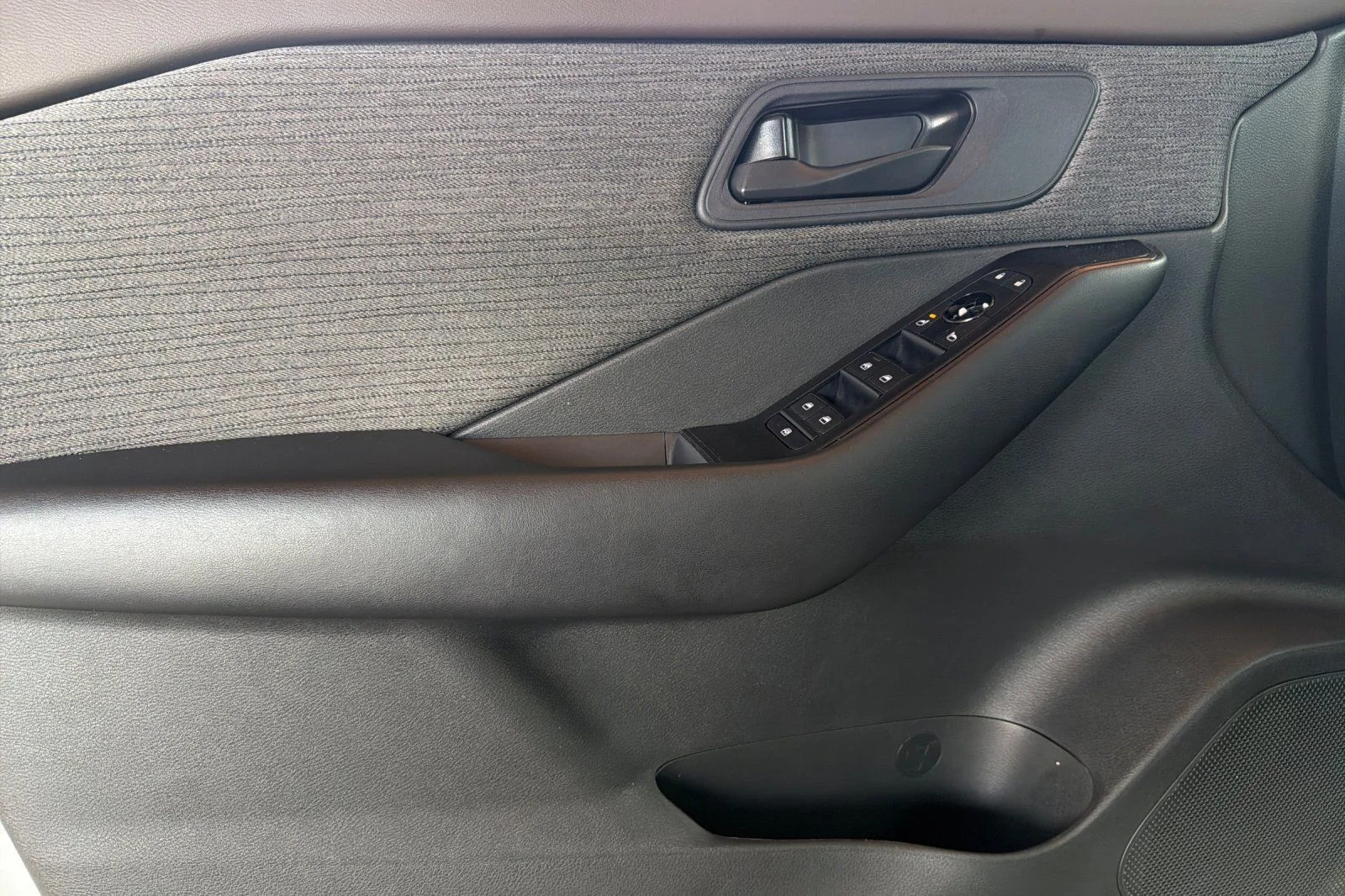 Used 2023 White Nissan S image 4