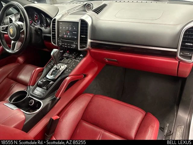 Used 2018  Porsche Base image 14