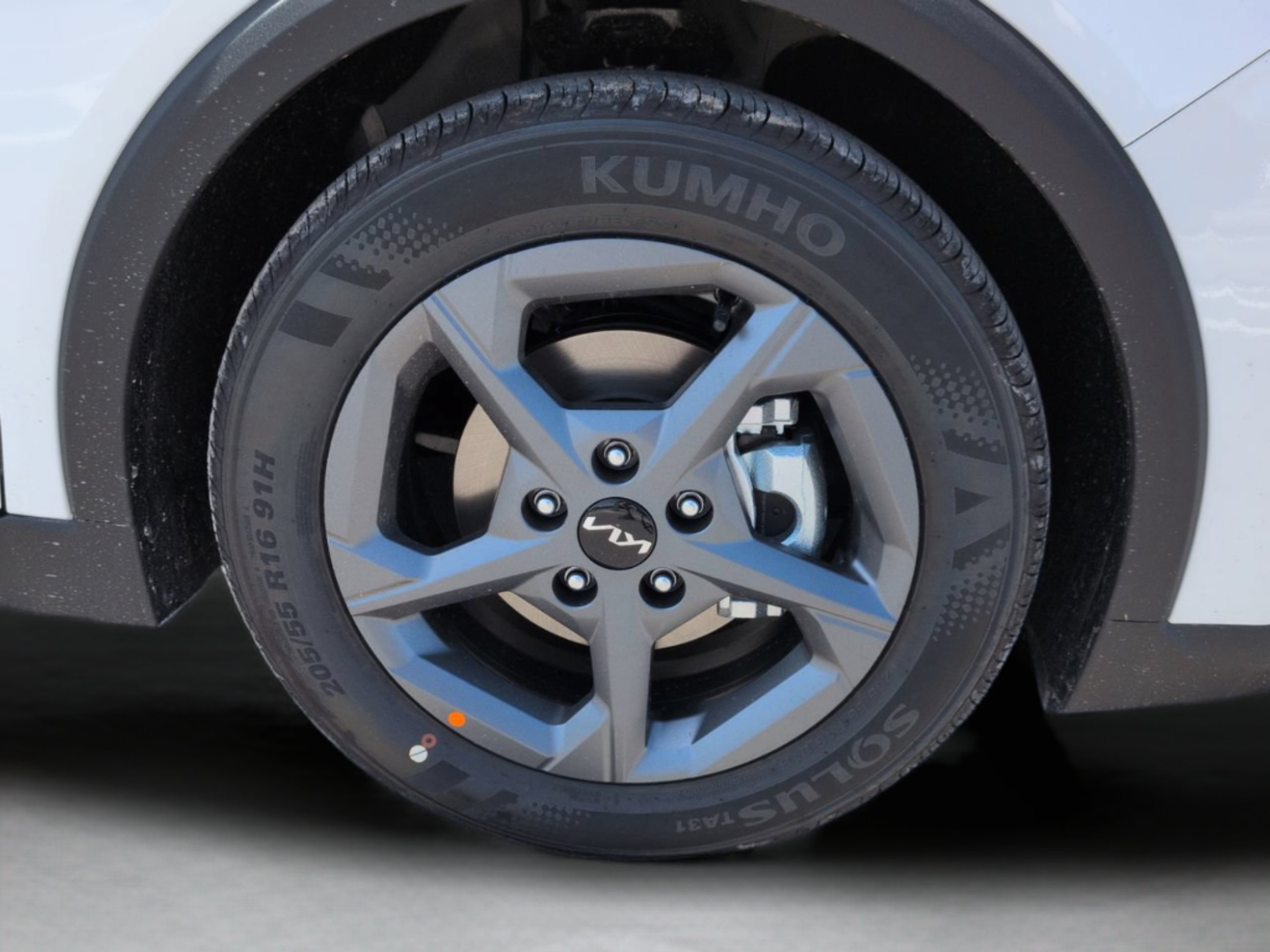 New 2026 Snow White Pearl Kia LXS image 11