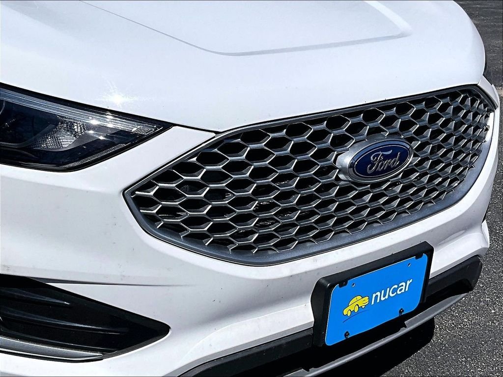 Used 2023 White Ford SEL image 31