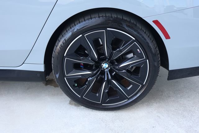 Used 2024  BMW 760i xDrive image 11