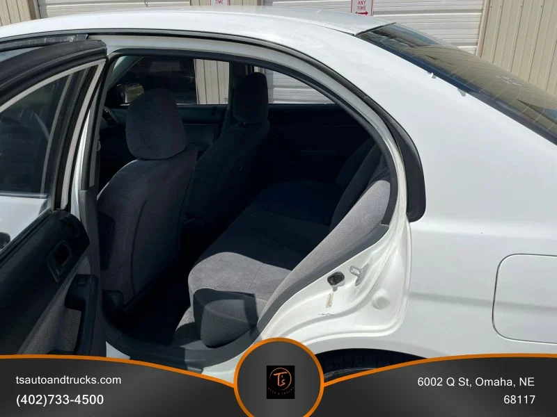 Used 2001 White Honda LX Sedan 4D image 10
