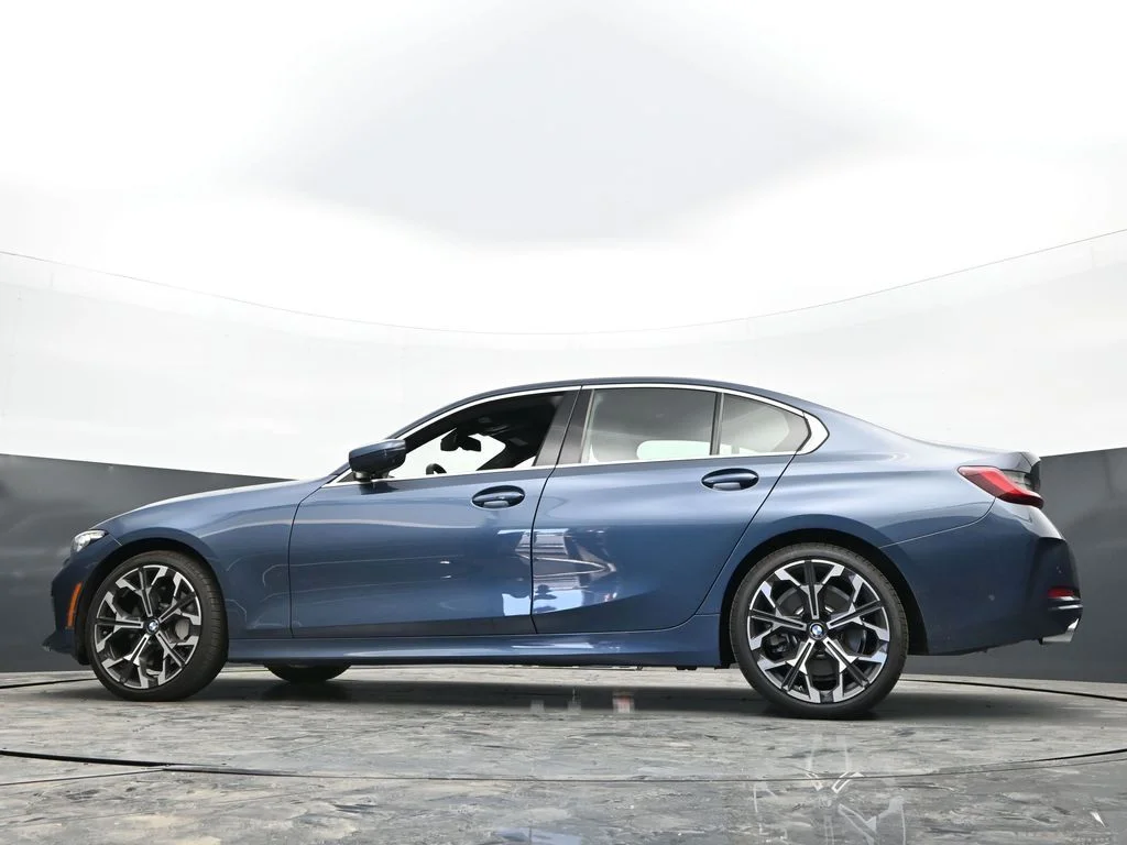 2025 BMW 3 Series 330i - Photo 23