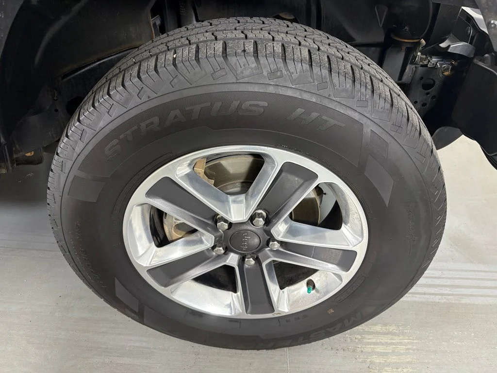 Used 2020 Gray Jeep Unlimited Sahara image 10