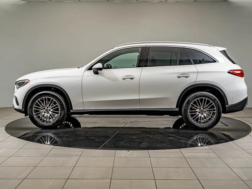 New 2027 Polar White Mercedes-Benz GLC 300 image 8