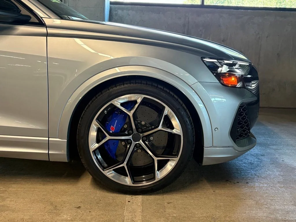 New 2027 Satellite Silver Metallic Audi 4.0T image 11