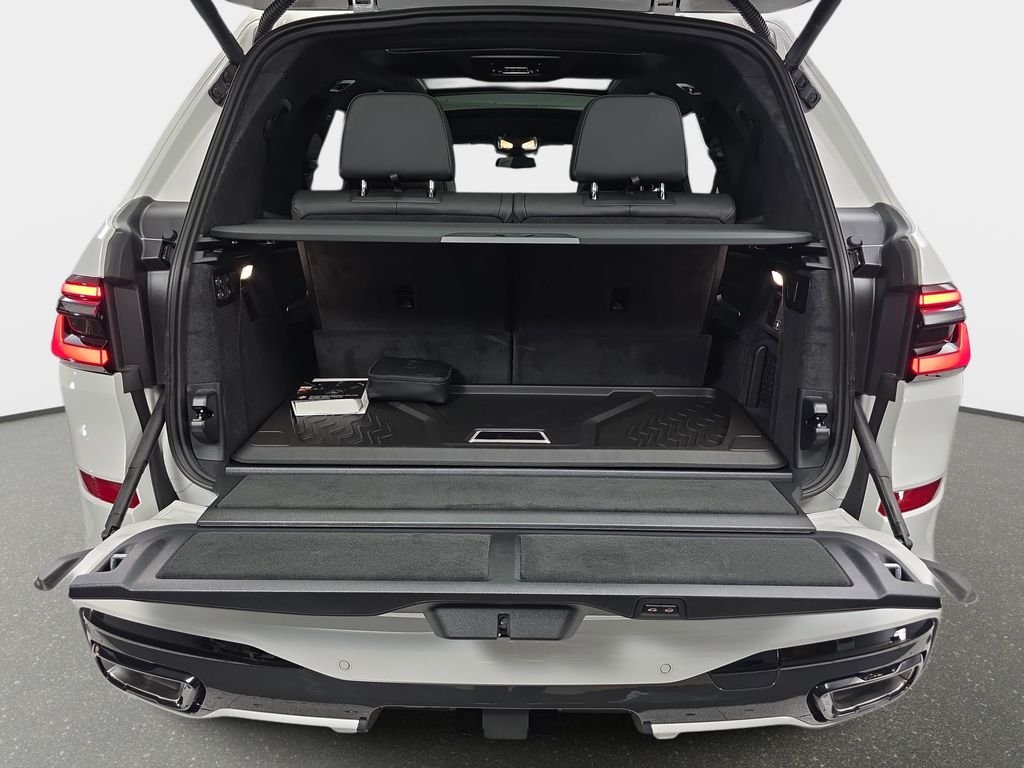 New 2026 Mineral White Metallic BMW xDrive40i image 13