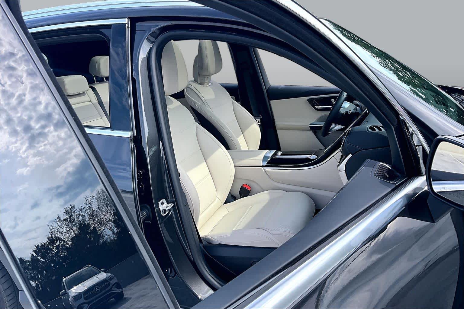 Used 2024 Graphite Grey Metallic Mercedes-Benz GLC 300 image 9