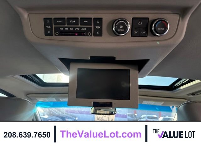 Used 2010 White Nissan Platinum image 19