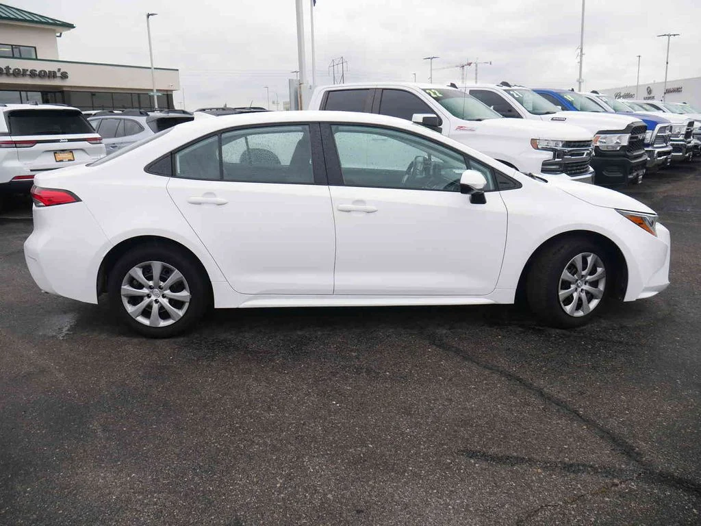 Used 2025 White Toyota LE image 17