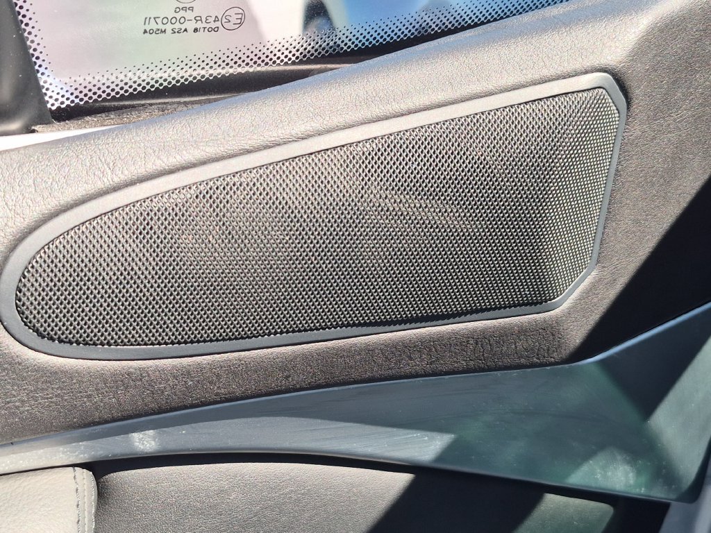 Used 2002  BMW 3.0i image 12