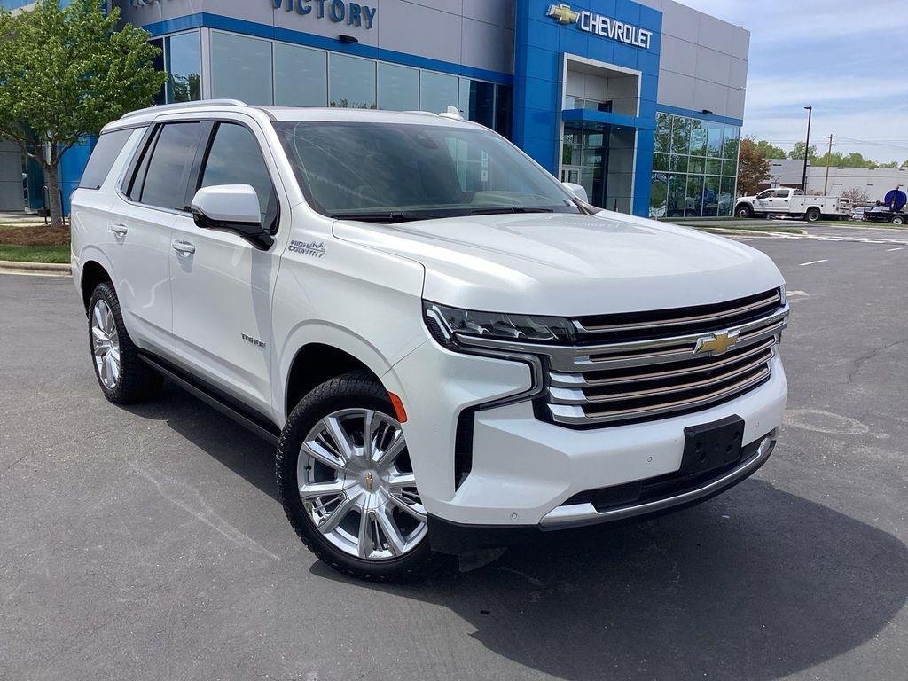 Used 2022 Iridescent Pearl Tricoat Chevrolet High Country image 3