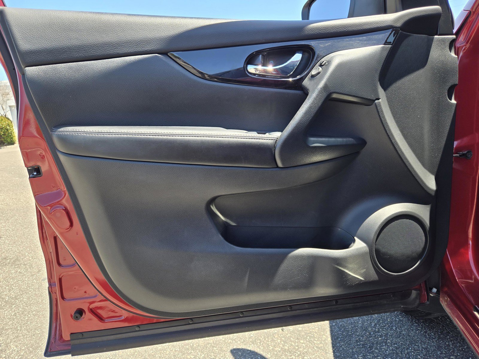 Certified Used 2022 Scarlet Ember Nissan SV image 17
