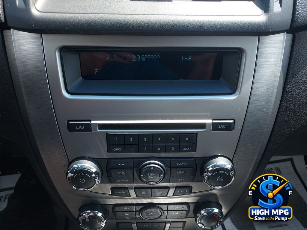 Used 2010 Gray Ford SE image 12