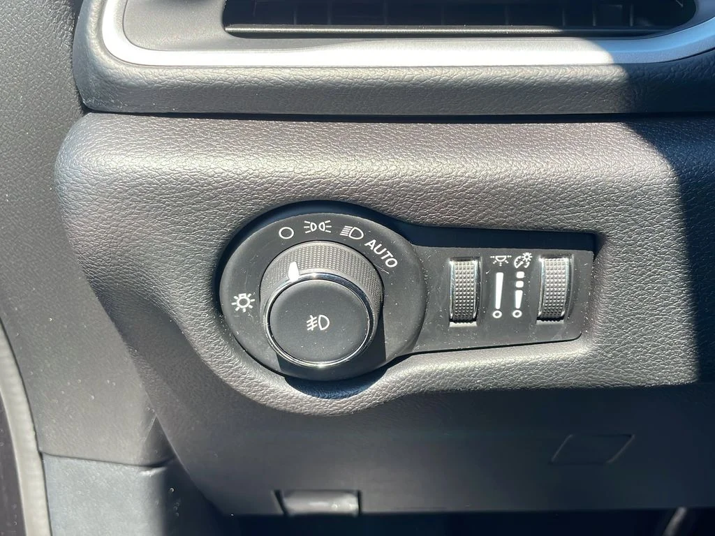 Used 2020 Black Chrysler Touring L image 29