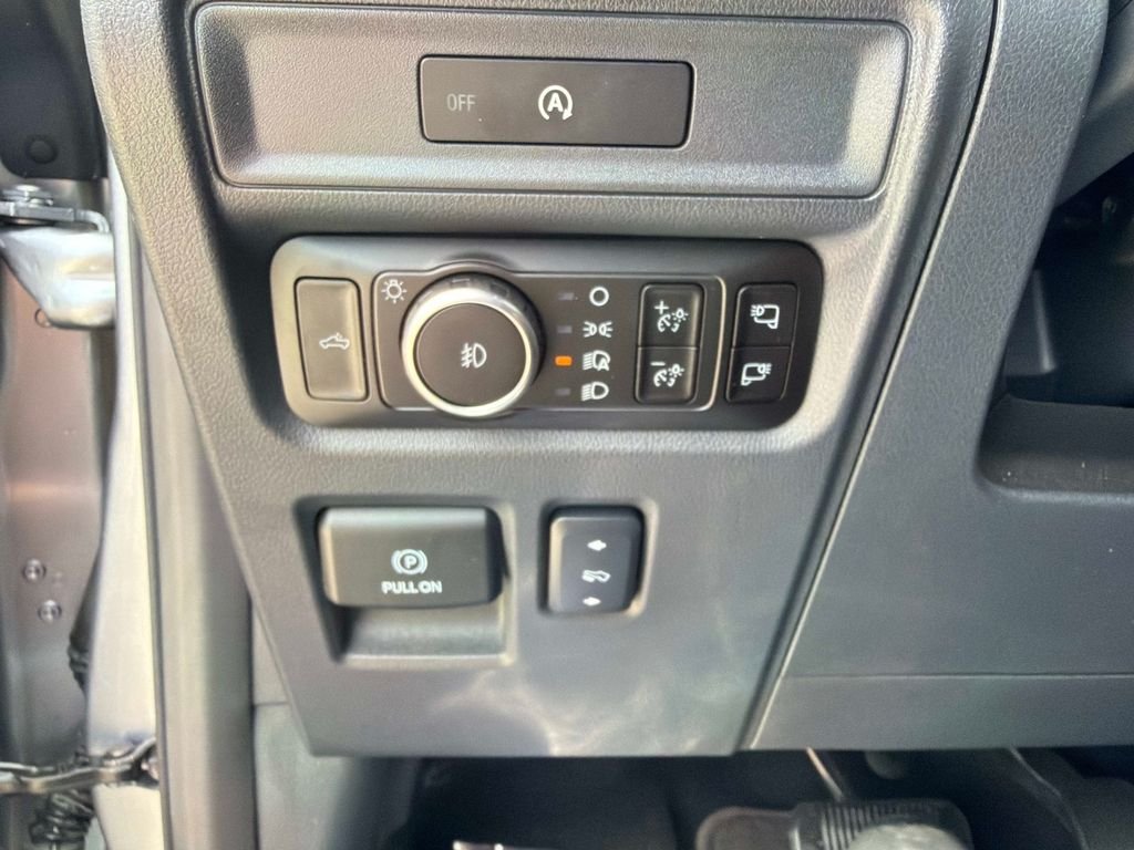 Used 2025 Silver Ford Tremor image 31