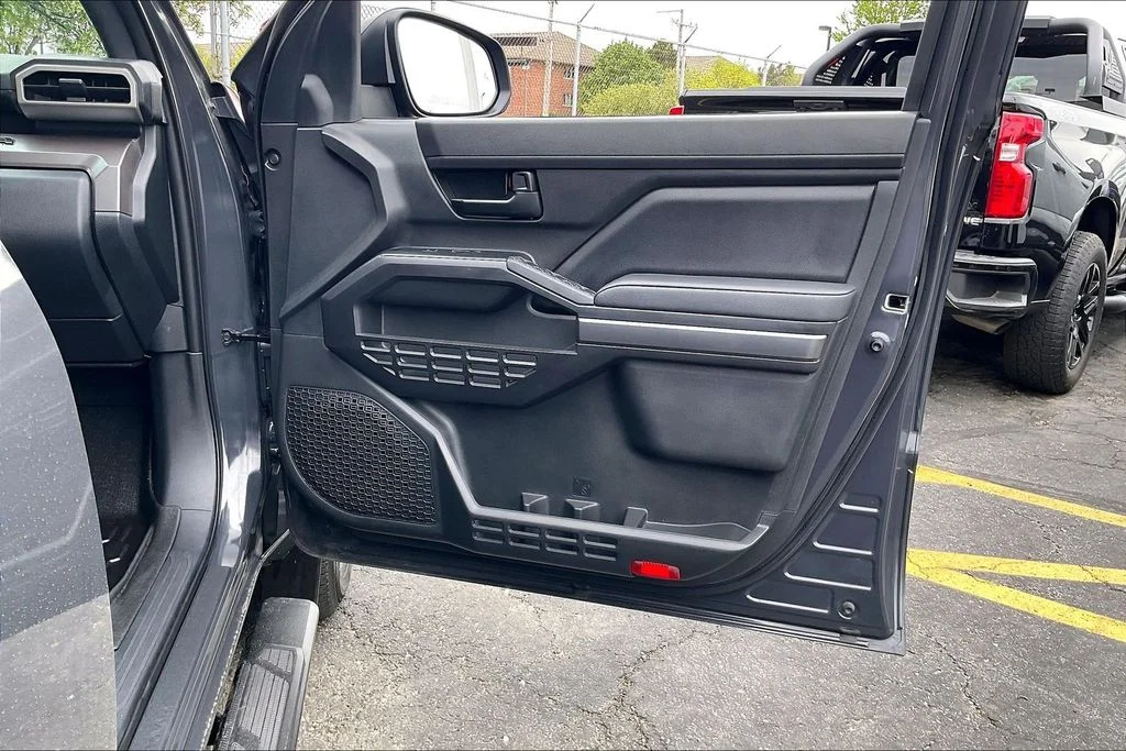 Used 2024  Toyota SR5 image 21