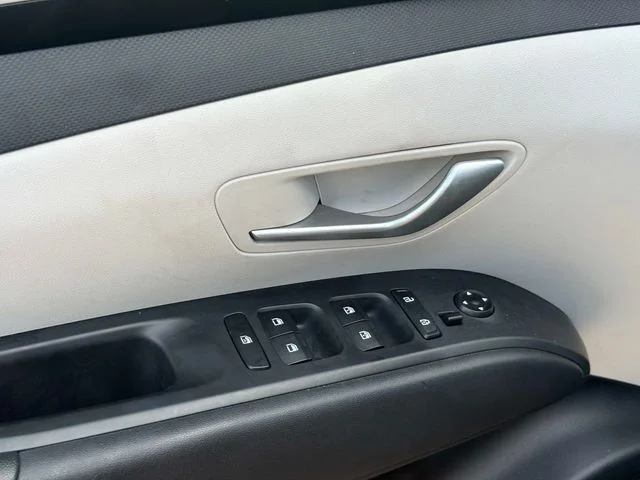 Used 2023 Black Hyundai SEL image 19