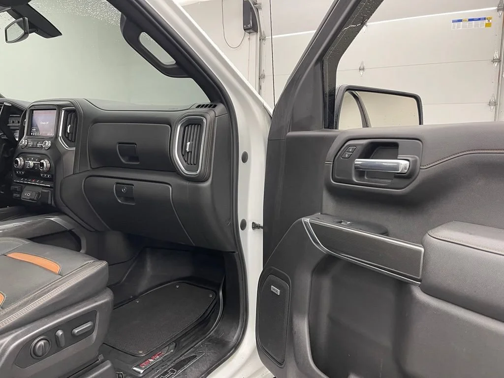 Used 2022 Summit White GMC AT4 image 33