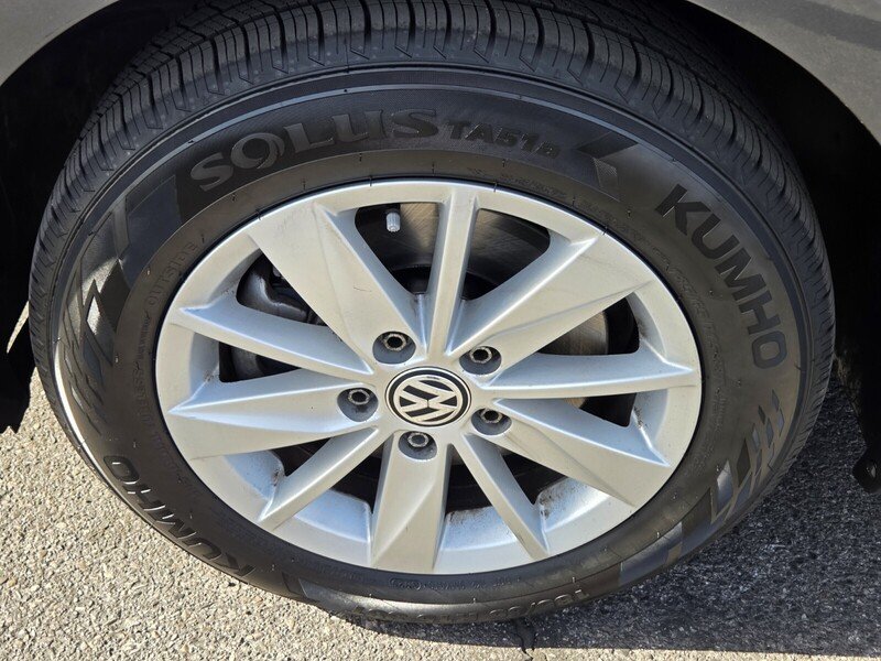 Used 2015 Gray Volkswagen TSI S 4-Door image 13