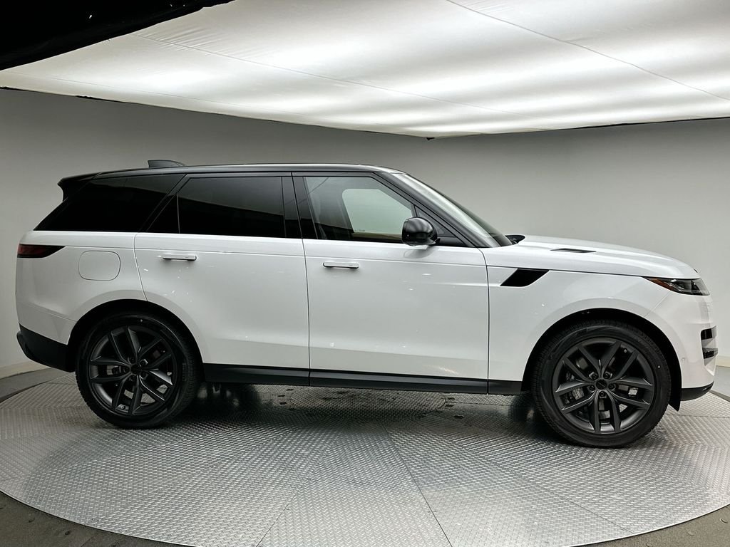 New 2026 Fuji White Land Rover SE image 4