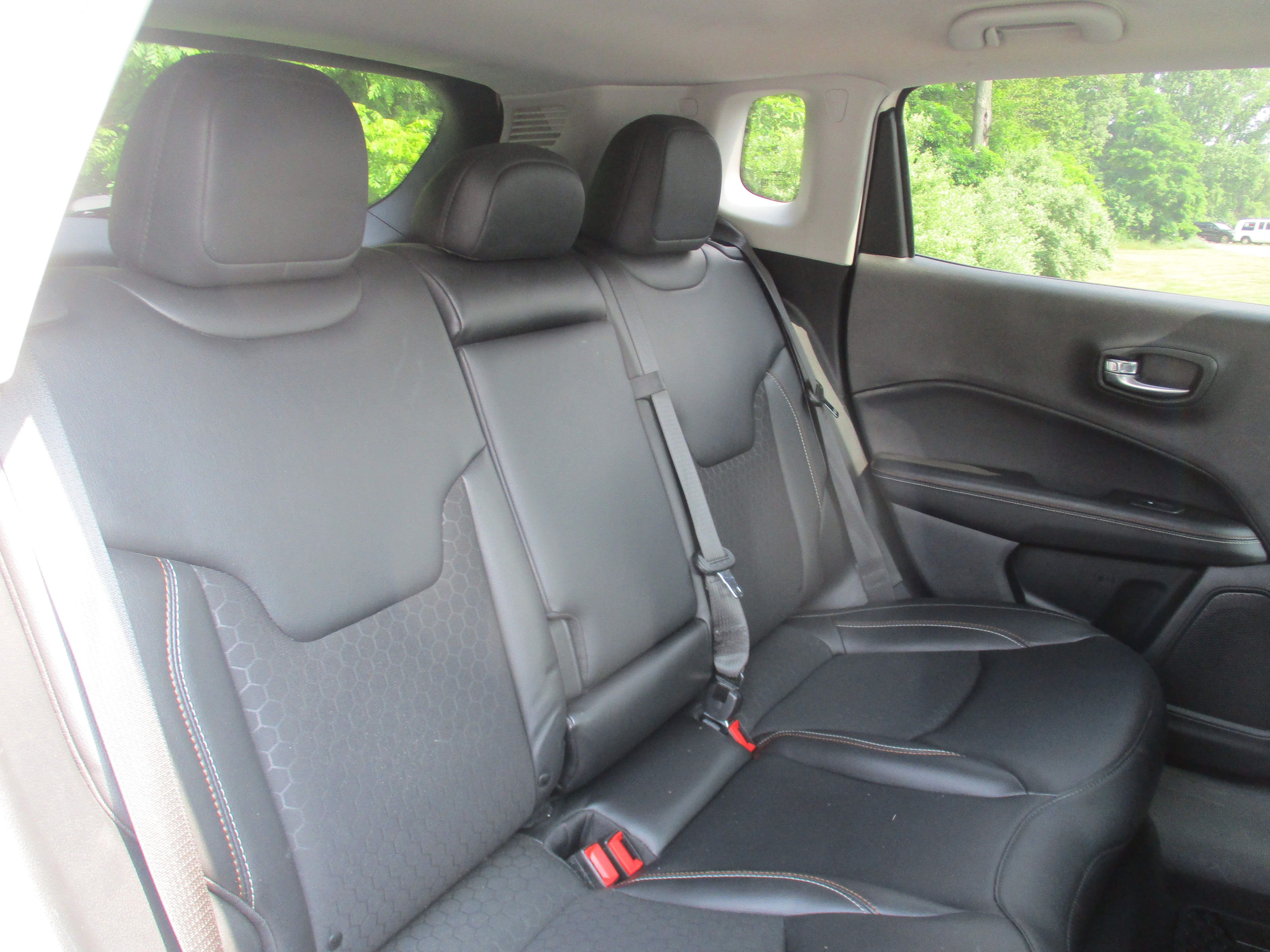 Used 2020 White Clearcoat Jeep Latitude image 41