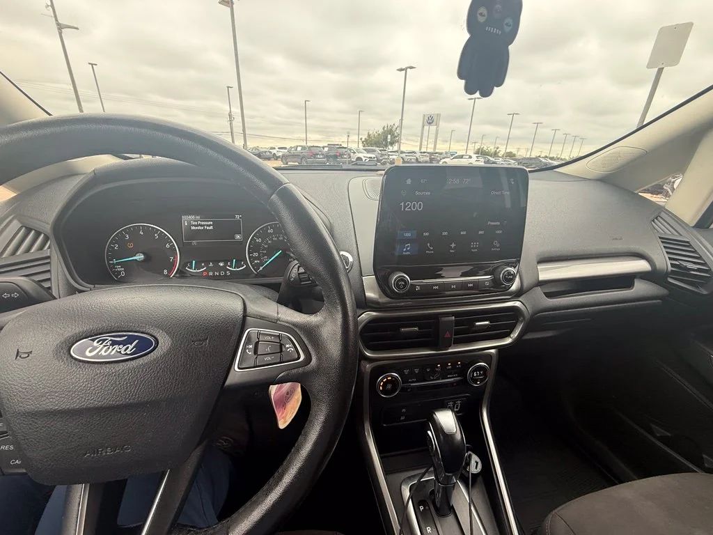 Used 2018 Diamond White Ford SE image 12