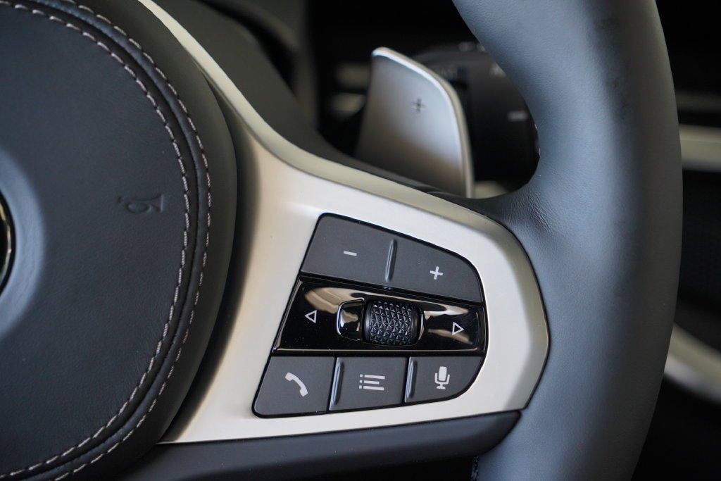 New 2026 Mineral White Metallic BMW xDrive40i image 24