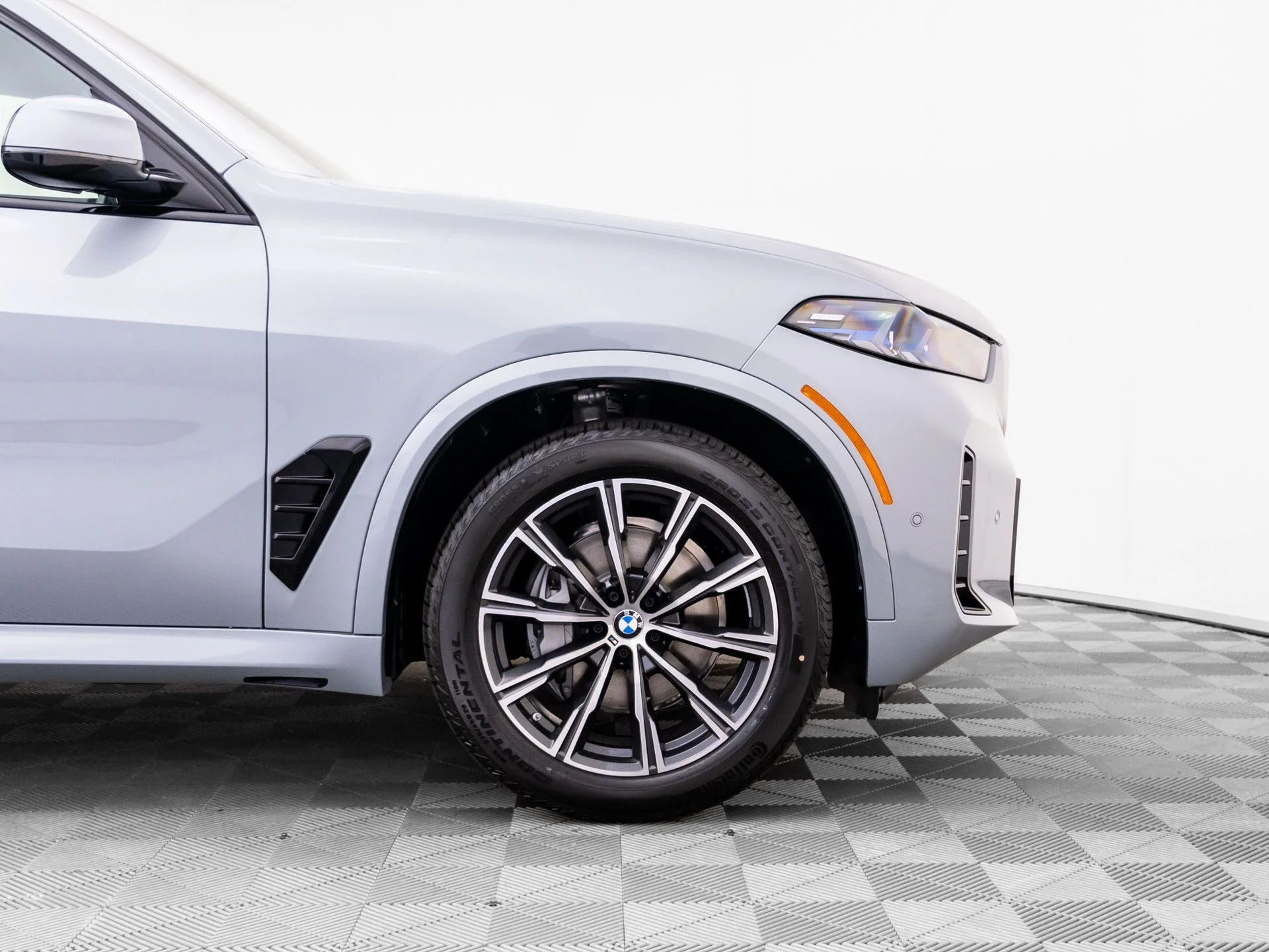 New 2026 Gray BMW xDrive40i image 30