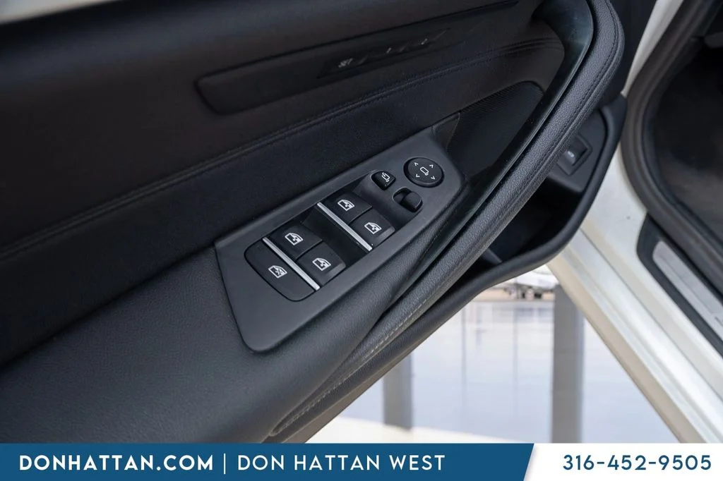Used 2020 White BMW 530i image 21